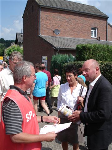 Zelfs politici van andere partijen bezoeken de SP-stand